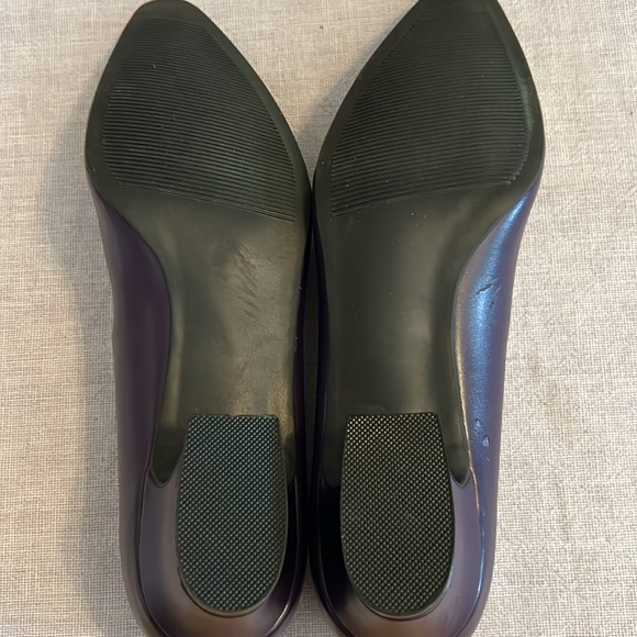 NWOT UNEK PUMPS - Picture 7 of 9